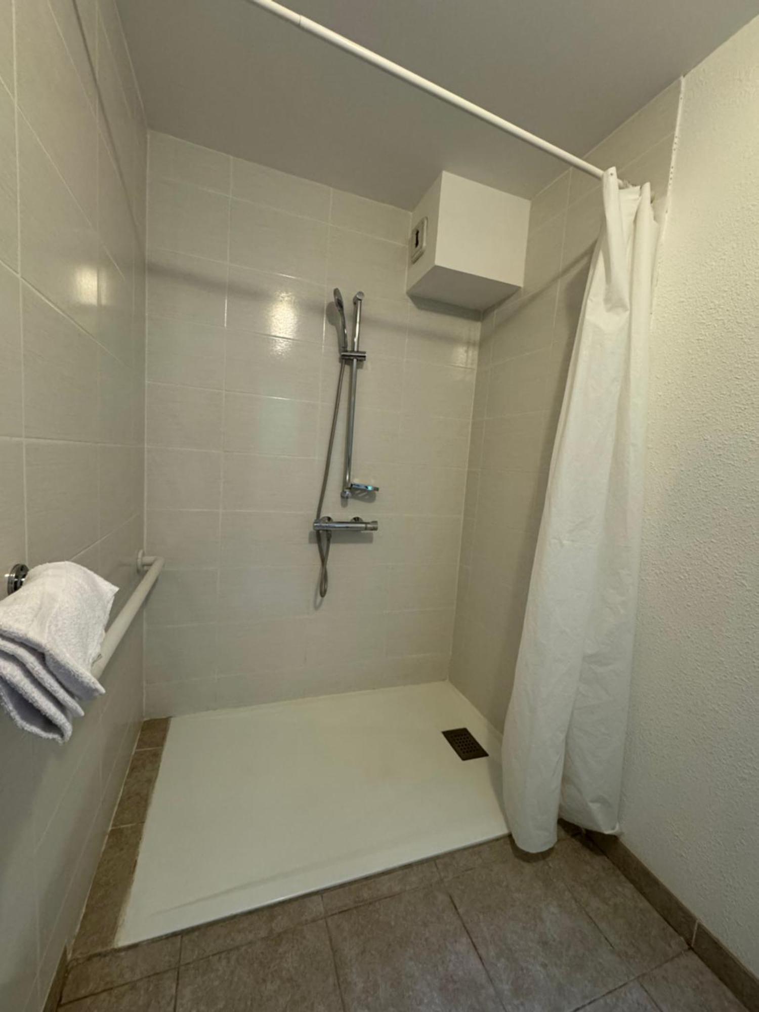 Symp'Hotel Nivolas-Vermelle Екстериор снимка