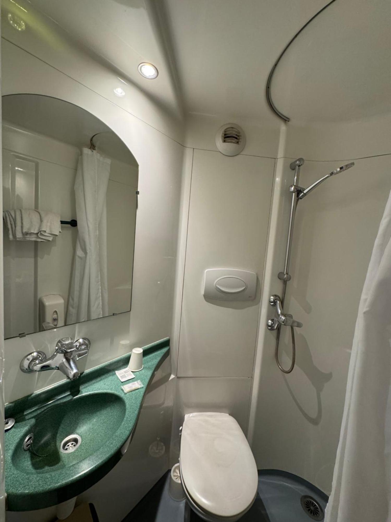 Symp'Hotel Nivolas-Vermelle Екстериор снимка