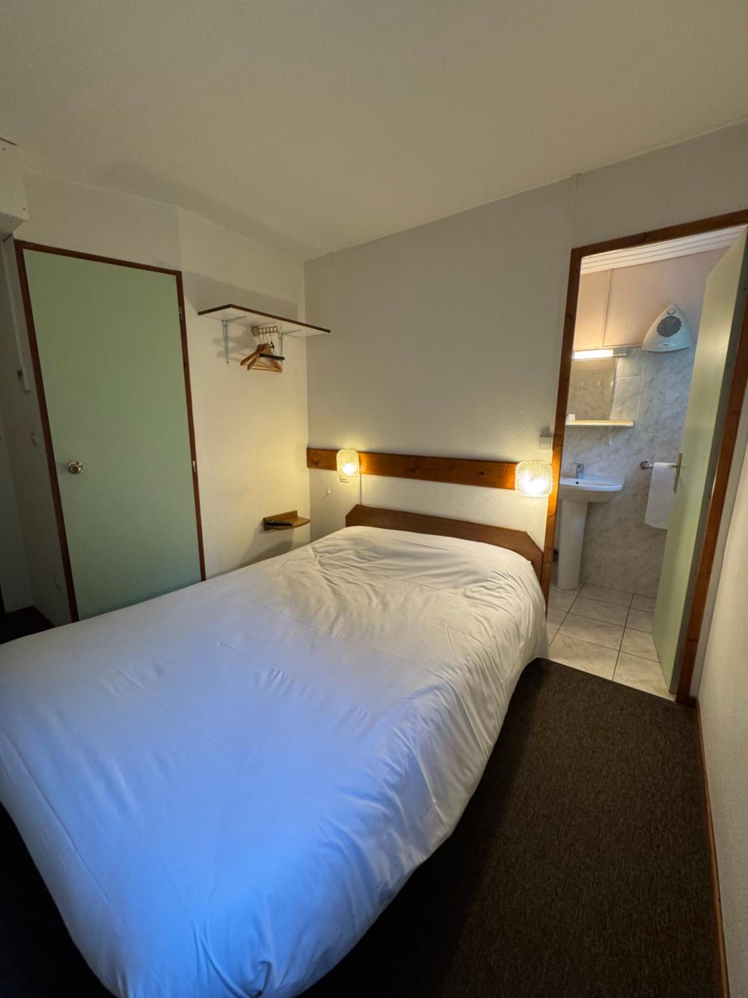 Symp'Hotel Nivolas-Vermelle Екстериор снимка